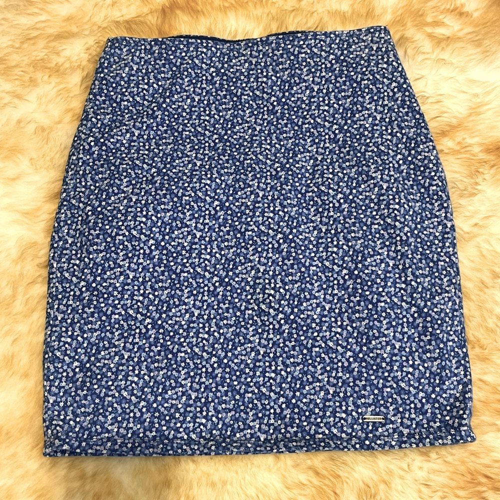 Hollister NWOT Blue Floral Skirt – Size XS